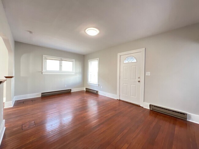 Foto del edificio - Lovely Leo :  **MOVE IN SPECIAL**