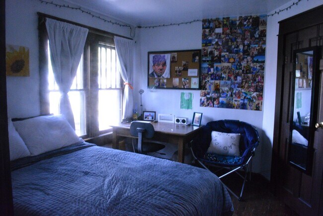 Foto del edificio - 5 bedroom, 2 bath Home: Available July 2026!