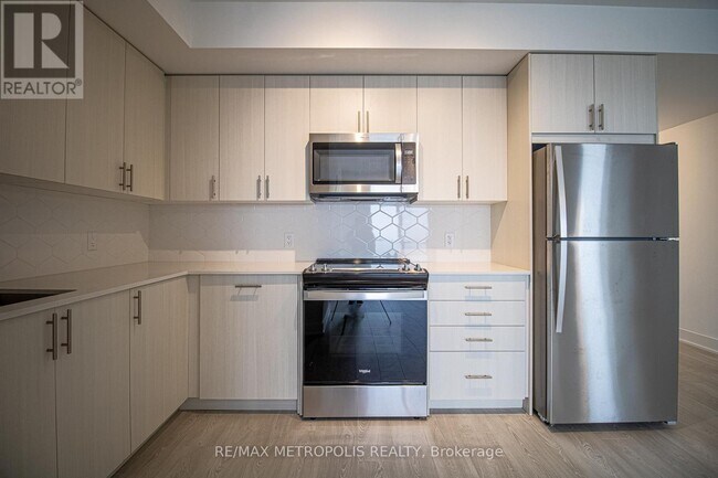 Photo du bâtiment - 2545-2545 Simcoe St N