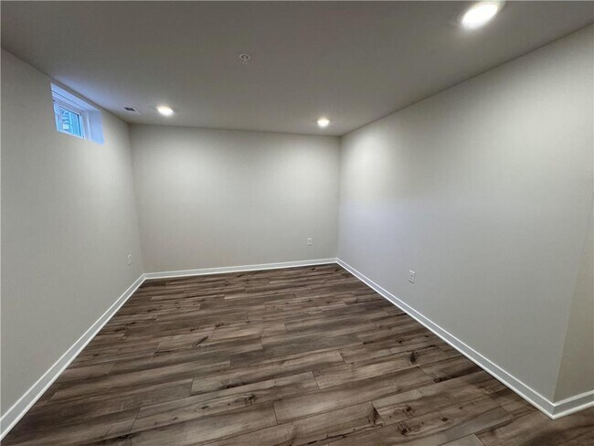 Foto del edificio - 7634 Clayton Ave