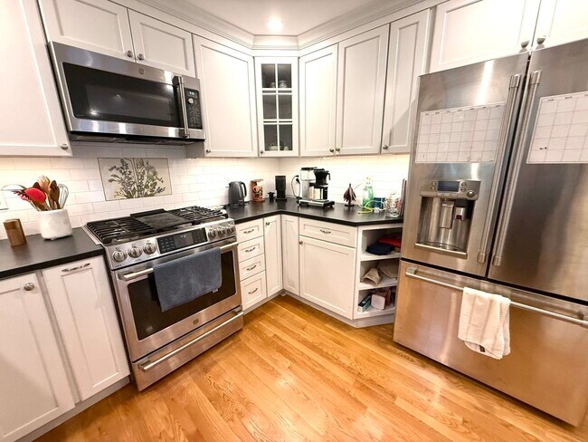 Building Photo - 123 Rublee St