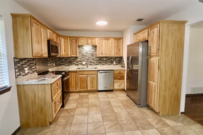 Building Photo - FOR LEASE! Newly Remodeled - 3 Bedroom - 1...