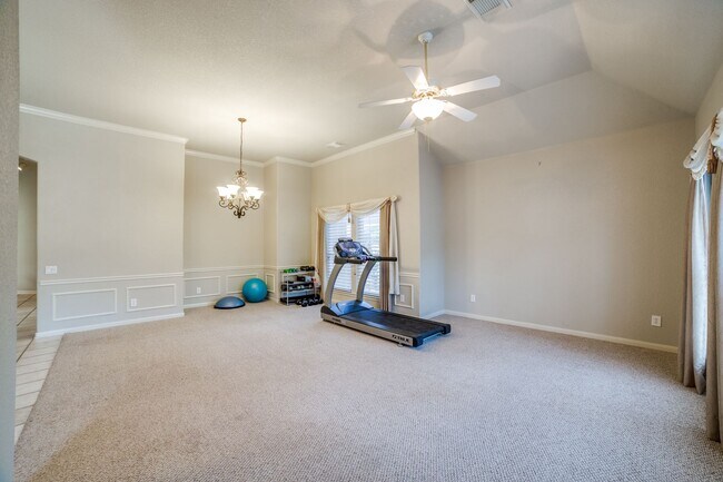 Foto del edificio - BEAUTIFUL SINGLE-STORY 3-BEDROOM HOME IN S...