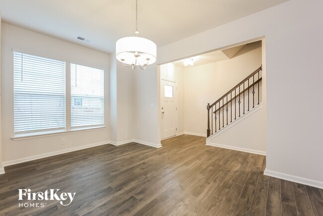 Foto del edificio - 112 Wild Lily Dr
