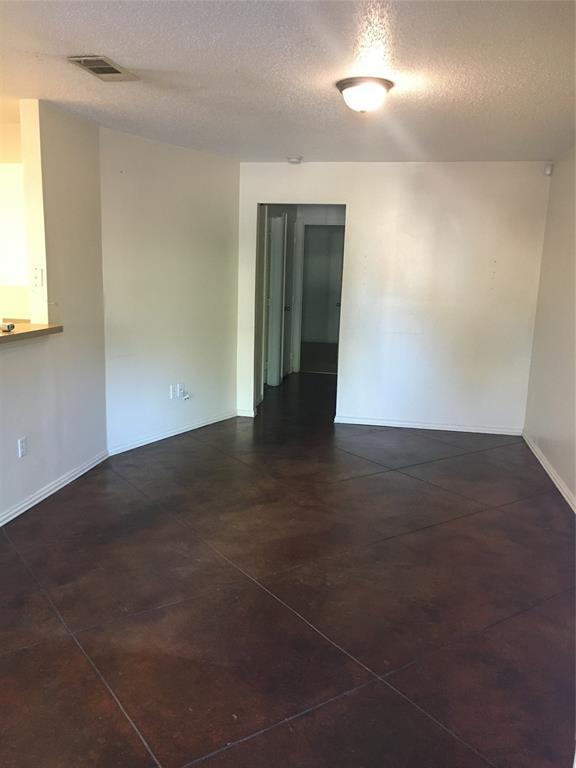 Building Photo - 523 Oakwood Ln