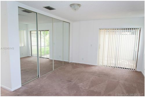 Building Photo - 414 Village Lake Dr