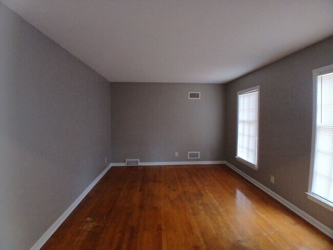 Foto del edificio - Newly Renovated Home in Parkway Village  - Open To Section 8