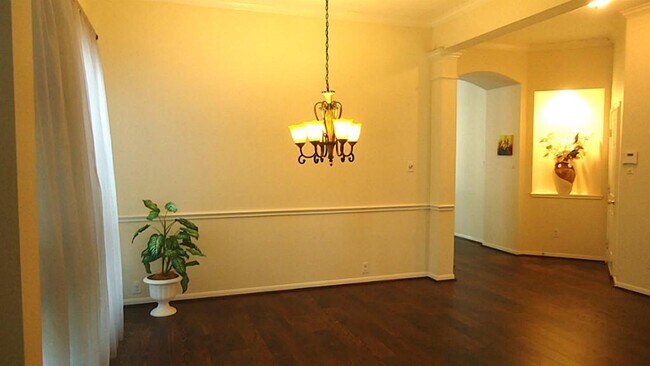 Foto del edificio - 707 Avery Dr