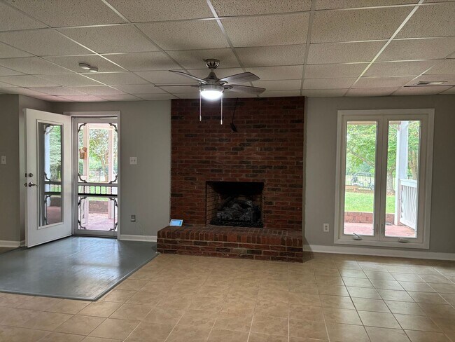 Foto del edificio - 240 Canvasback Rd