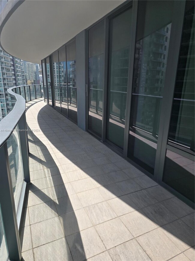 Building Photo - 1000 Brickell Plaza