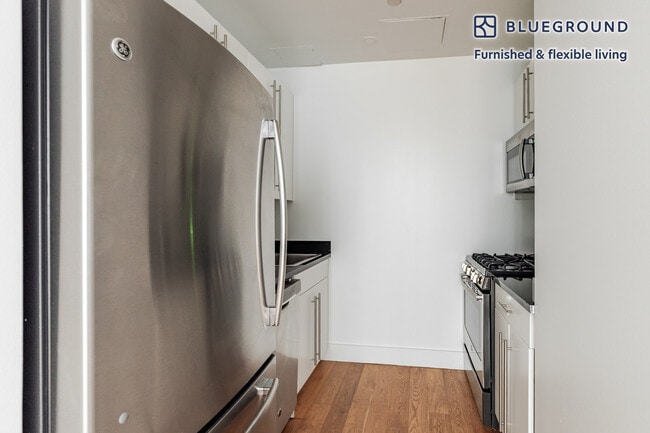 Building Photo - 50 Murray St