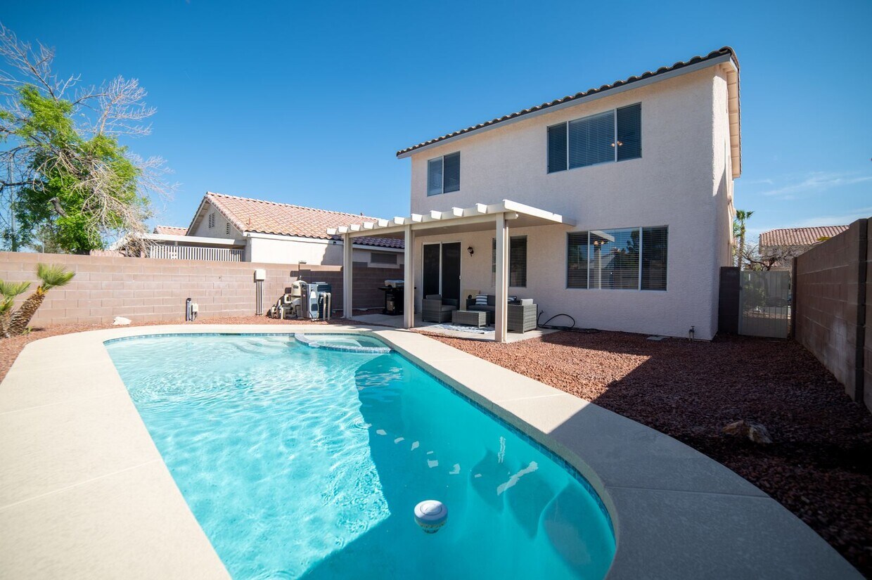 Primary Photo - Beautiful home with POOL and spa located n...