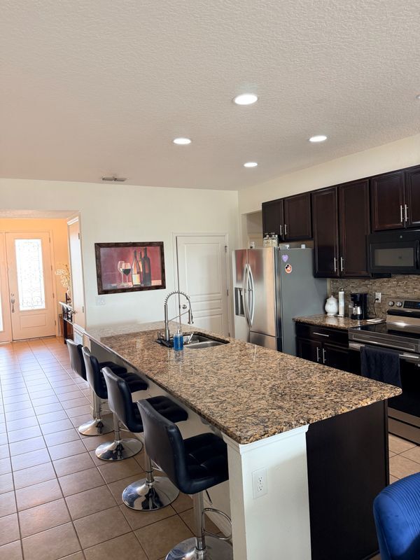 Foto del edificio - 9167 Chandler Dr