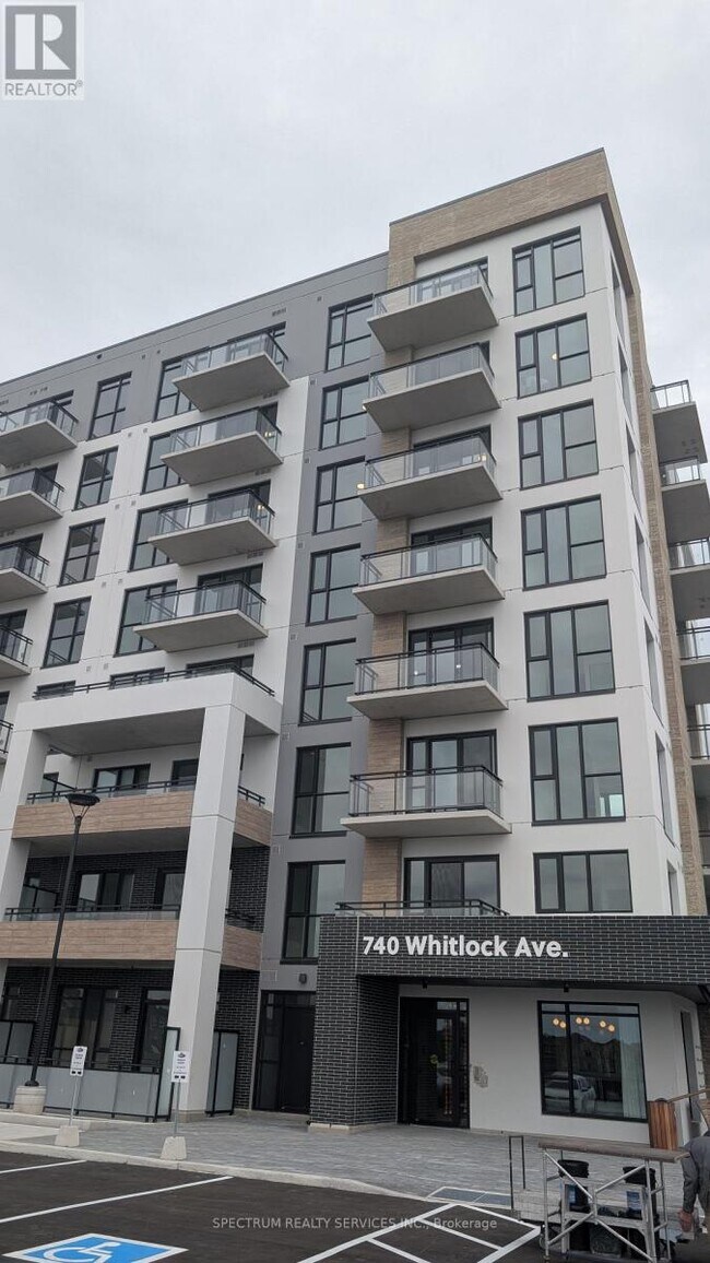 Photo du bâtiment - 740 Whitlock Ave