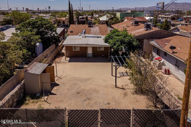 Foto del edificio - 3611 Yandell Dr