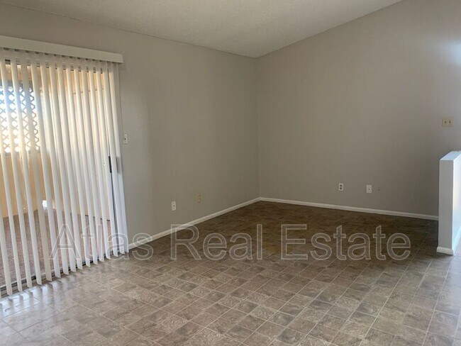 Building Photo - 1856 N Spring