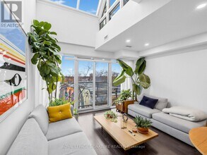 Building Photo - 1636 Dundas St W