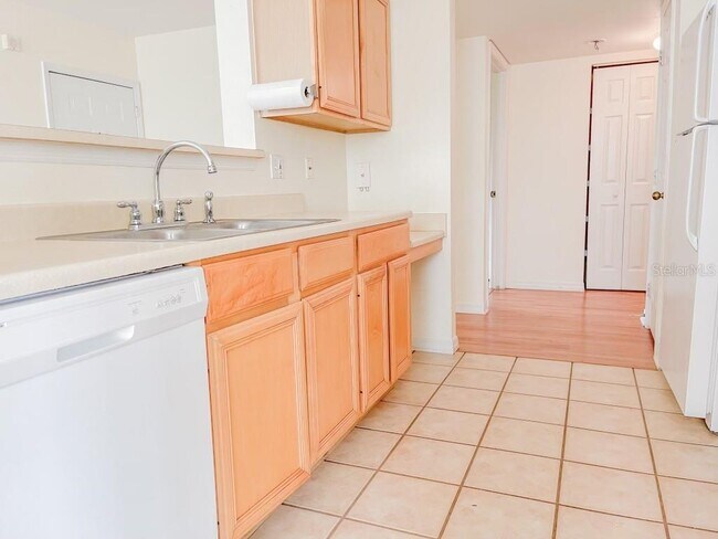 Building Photo - 1125 Villagio Cir