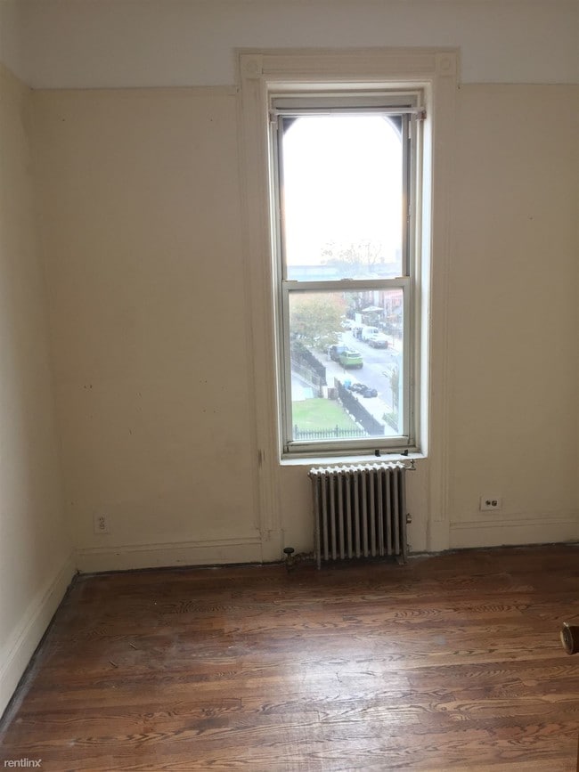 Building Photo - 58 Moffat St