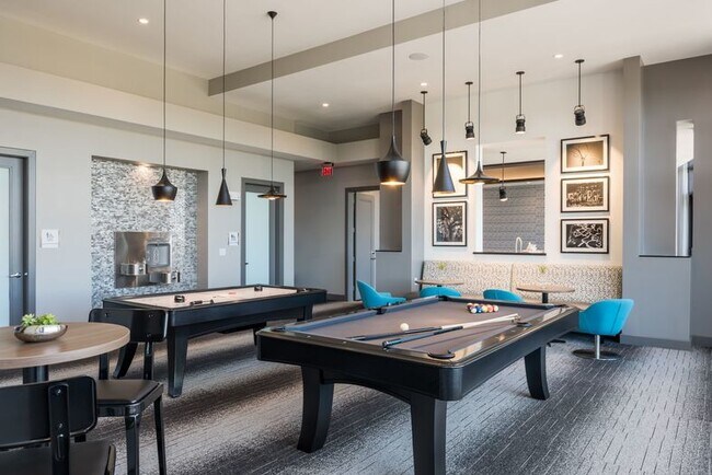 Foto del edificio - Plenty of Room to Dance With Yourself In T...