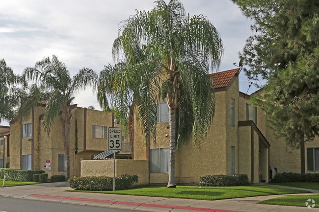 Building Photo - Mission Villa Town Homes