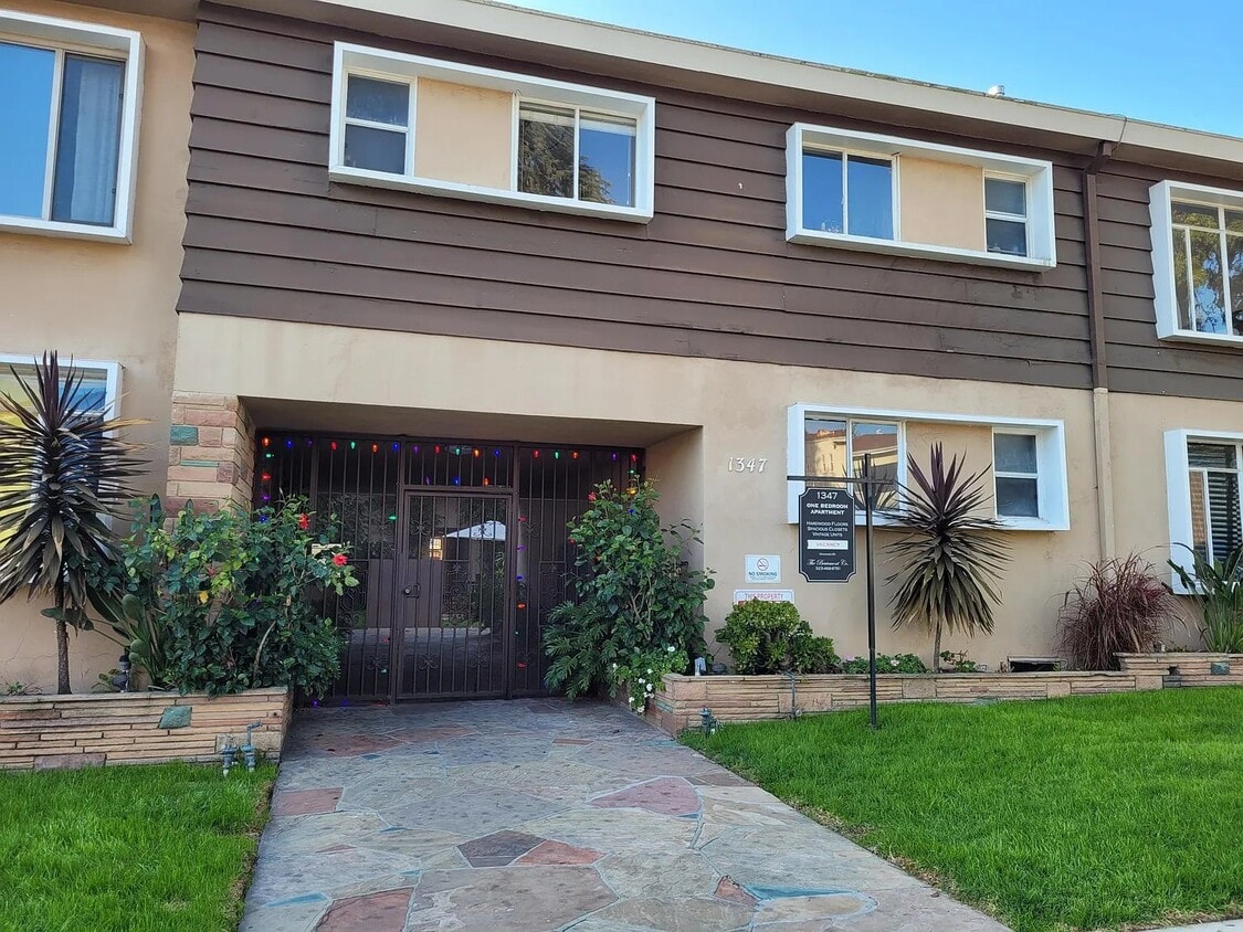 Photo - 1347 N Alta Vista Blvd (Los Angeles, CA)