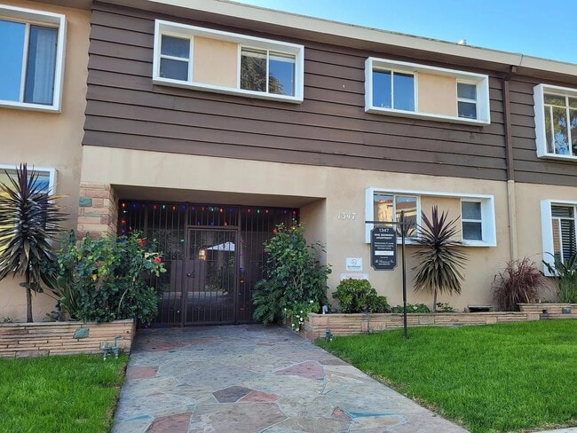 Photo - 1347 N Alta Vista Blvd Apartment