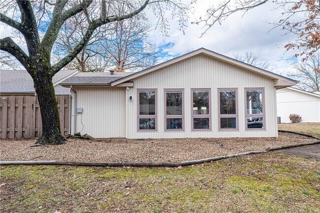 Building Photo - 17 Mellor Ln
