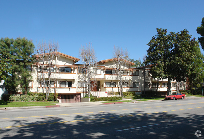 Building Photo - Urov Apartments