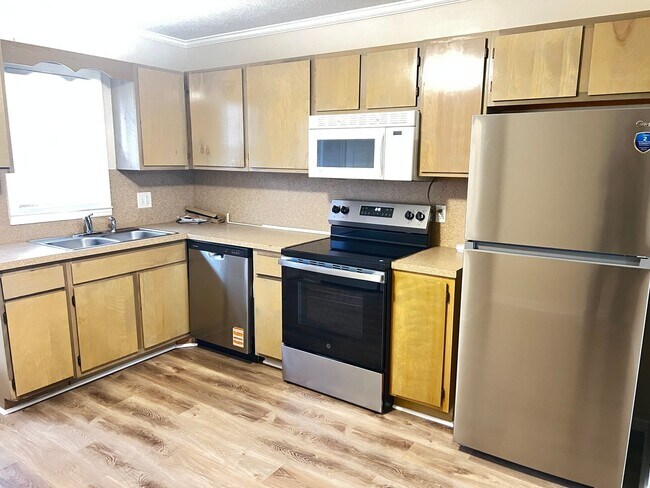 Foto del edificio - Pet Friendly! Three-bedroom Duplex Ranch Home in Surfside Beach! East of 17!