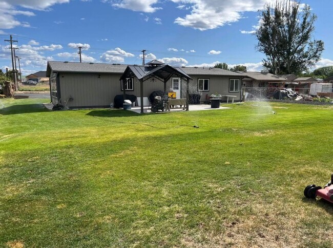 Building Photo - Charming 3 Bed, 2 Bath Home for Rent!