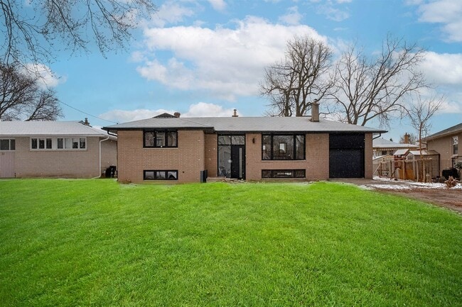 Building Photo - 33 Lancer Dr