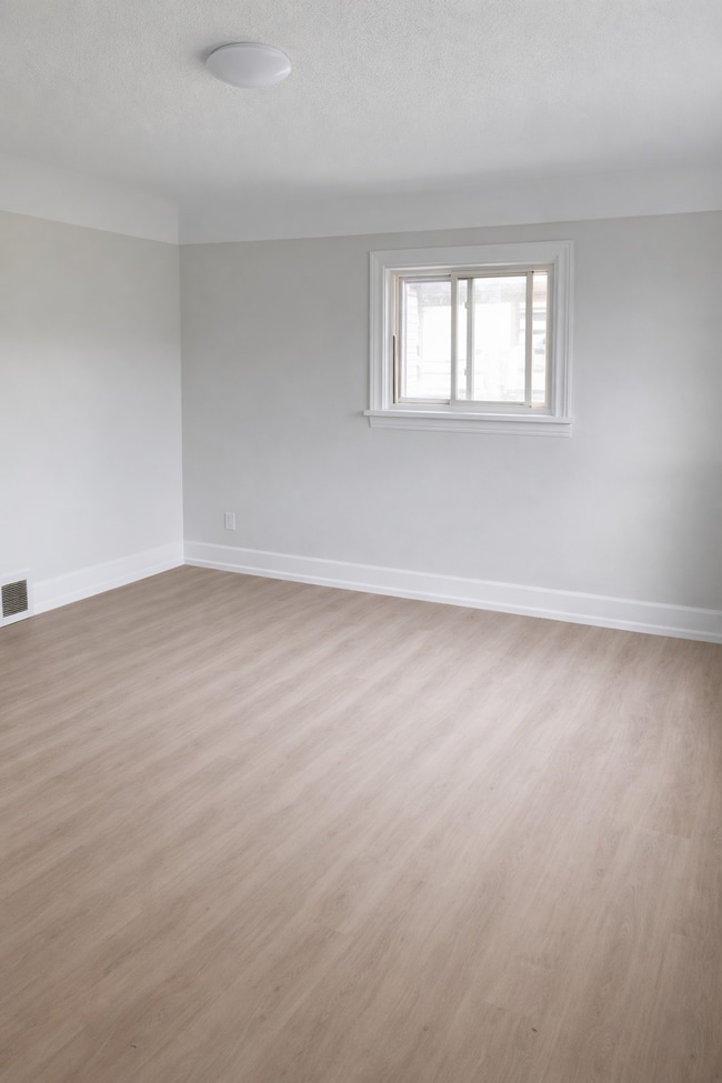 Building Photo - 428 Thorold Rd