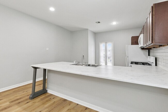 Building Photo - 3701-03 Derbigny St
