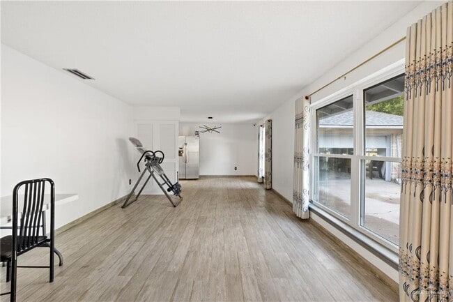 Building Photo - 812 Voltz Ln