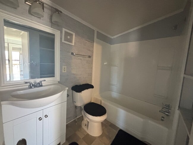 Foto del edificio - COMING SOON! SPACIOUS 2 BED HOUSE!