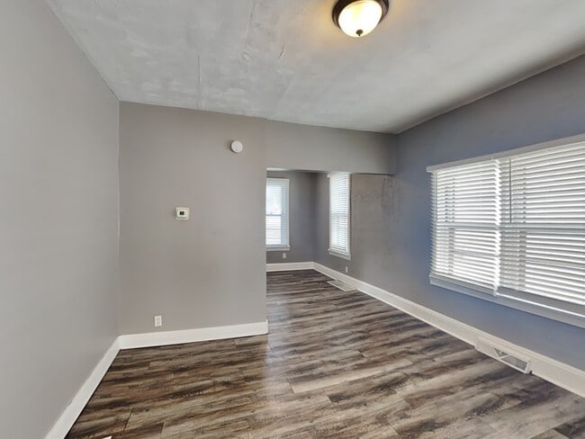 Foto del edificio - LEASING SPECIAL!! Cozy 2 Bedroom, 1 Bathro...