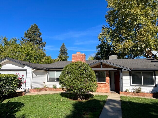 Building Photo - 2358 Belladonna St