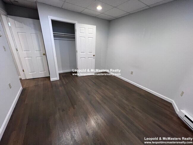 Building Photo - 51 Park Dr