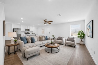 Building Photo - 40834 Hawthorne Glades St