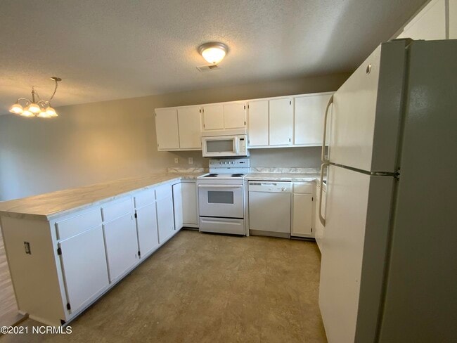 Building Photo - 601 Peletier Loop Rd