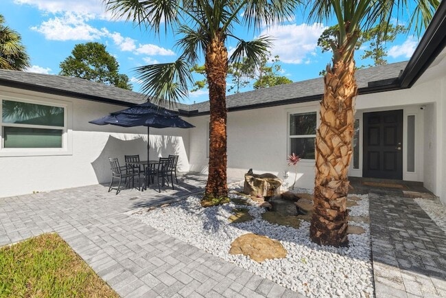 Photo - 12151 Old Country Rd N House