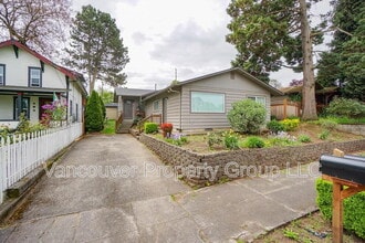 Building Photo - 609 W McLoughlin Blvd
