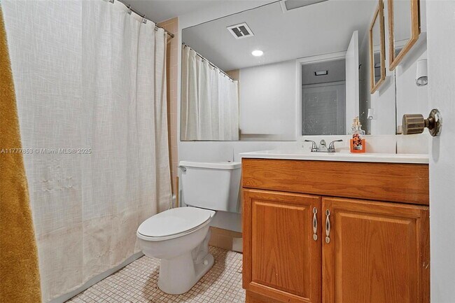 Building Photo - 2313 S Cypress Bend Dr