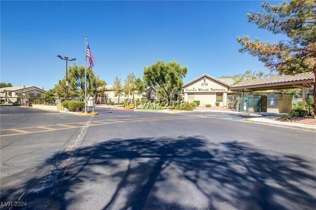 Foto del edificio - 5710 E Tropicana Ave