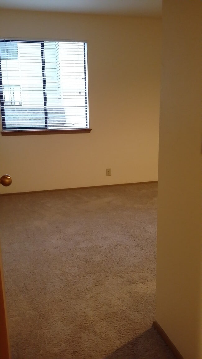 Building Photo - Meridian Place Apartments