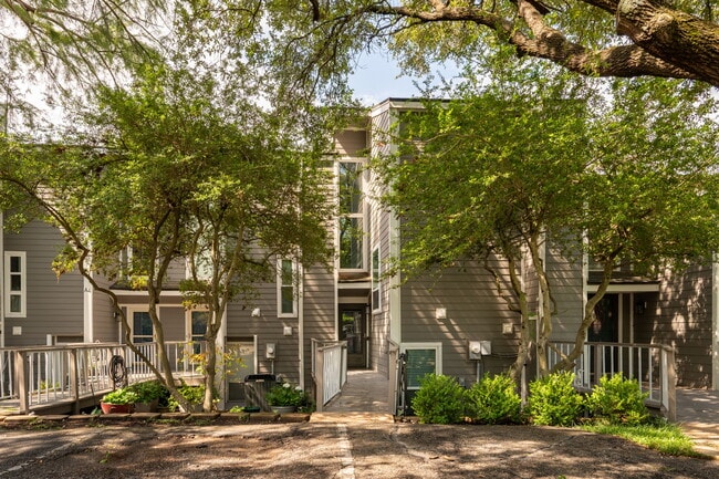 Building Photo - 300 Rush Creek Dr