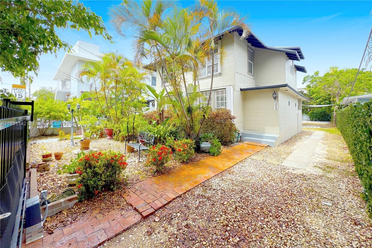 Primary Photo - 224 SW 6th Ave