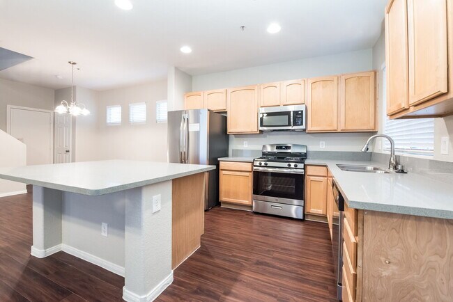 Building Photo - 6417 Pine Willows Ct