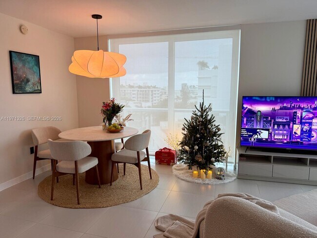 Foto del edificio - 9821 E Bay Harbor Dr